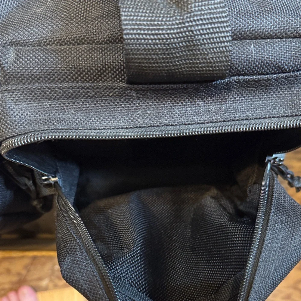 Black Storage duffle Gun Bag very spacious and a lots of space for everything
